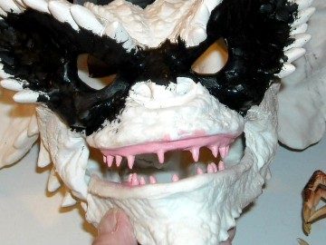 The first colors painted on the gremlin head