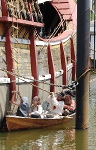 The Scow approaches the Santa Maria rope ladders