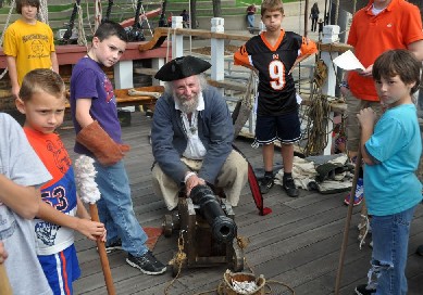 Cannon Display - Mark Gist and kids 2