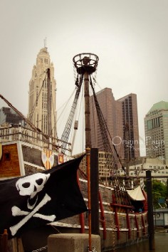 The Santa Maria & Pirate Flag