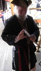 Rolling foil for the deck gun