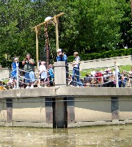 The crowd by the gibbet