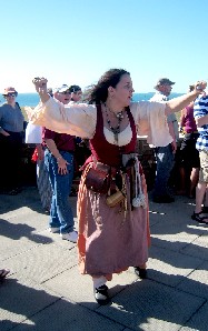 Diosa explaining the battle