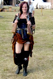 Foxy Gengen with two guns