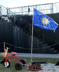 Scalrett's Trike, Canon and Flag