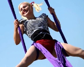 Jess Miller, acrobat