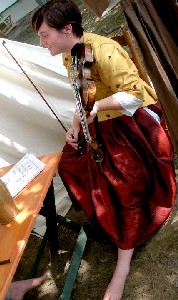 Elizabeth Bostelman playing the fiddle