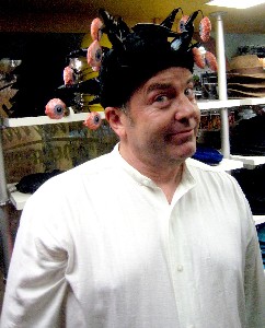 madPete and the eyeball hat