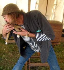 Greg French-kisses Lob